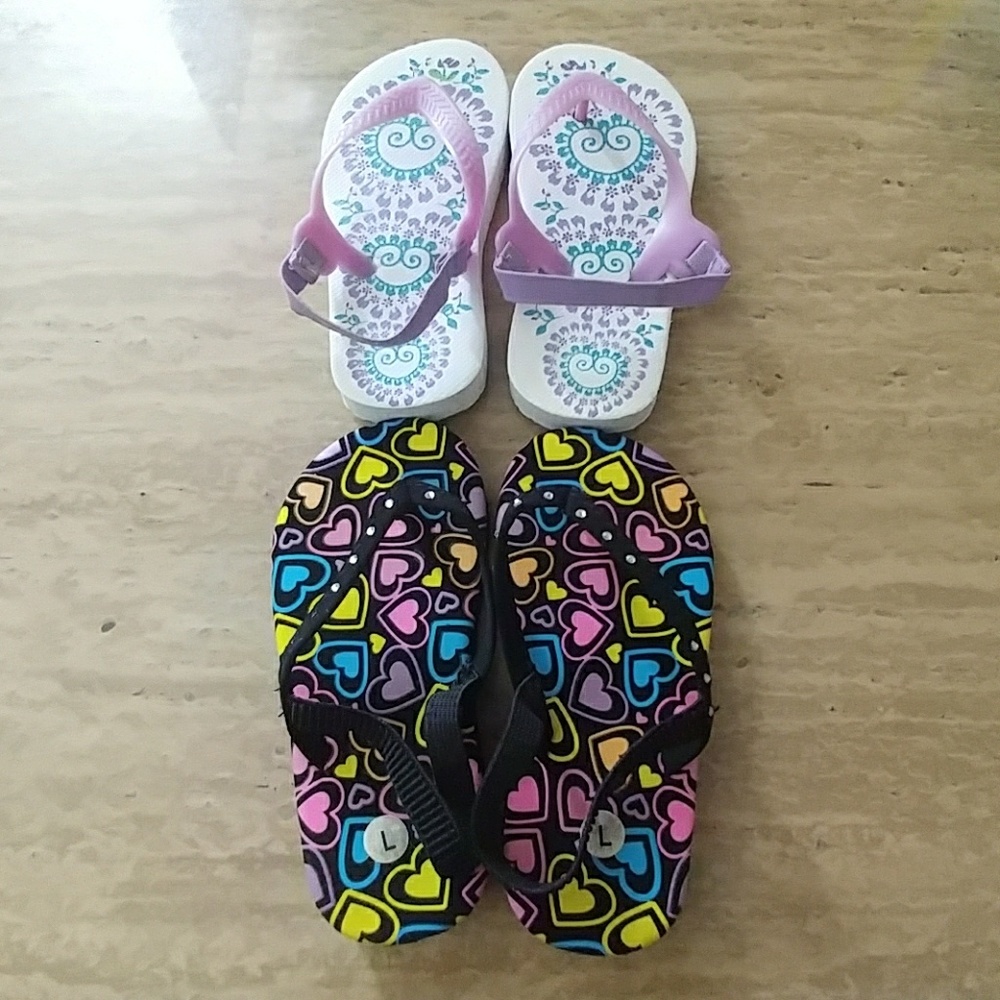2 pairs toddler flip flops